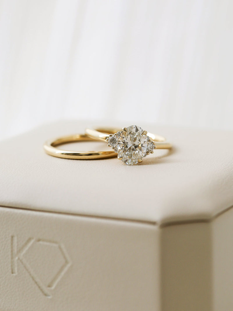 Kobelli Oval Diamond Side Cluster Ethical & Sustainable Wedding Rings