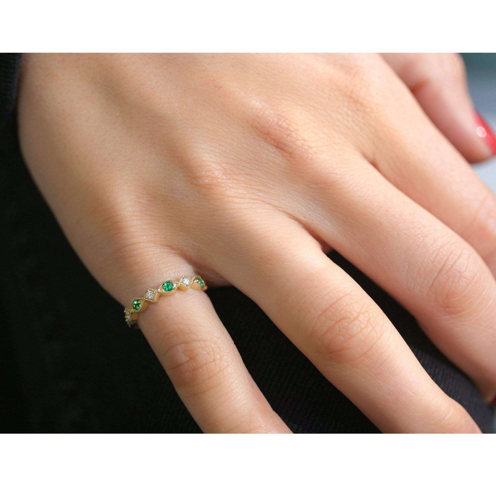 Kobelli Alternating Emerald and Diamond Yellow Gold Ring