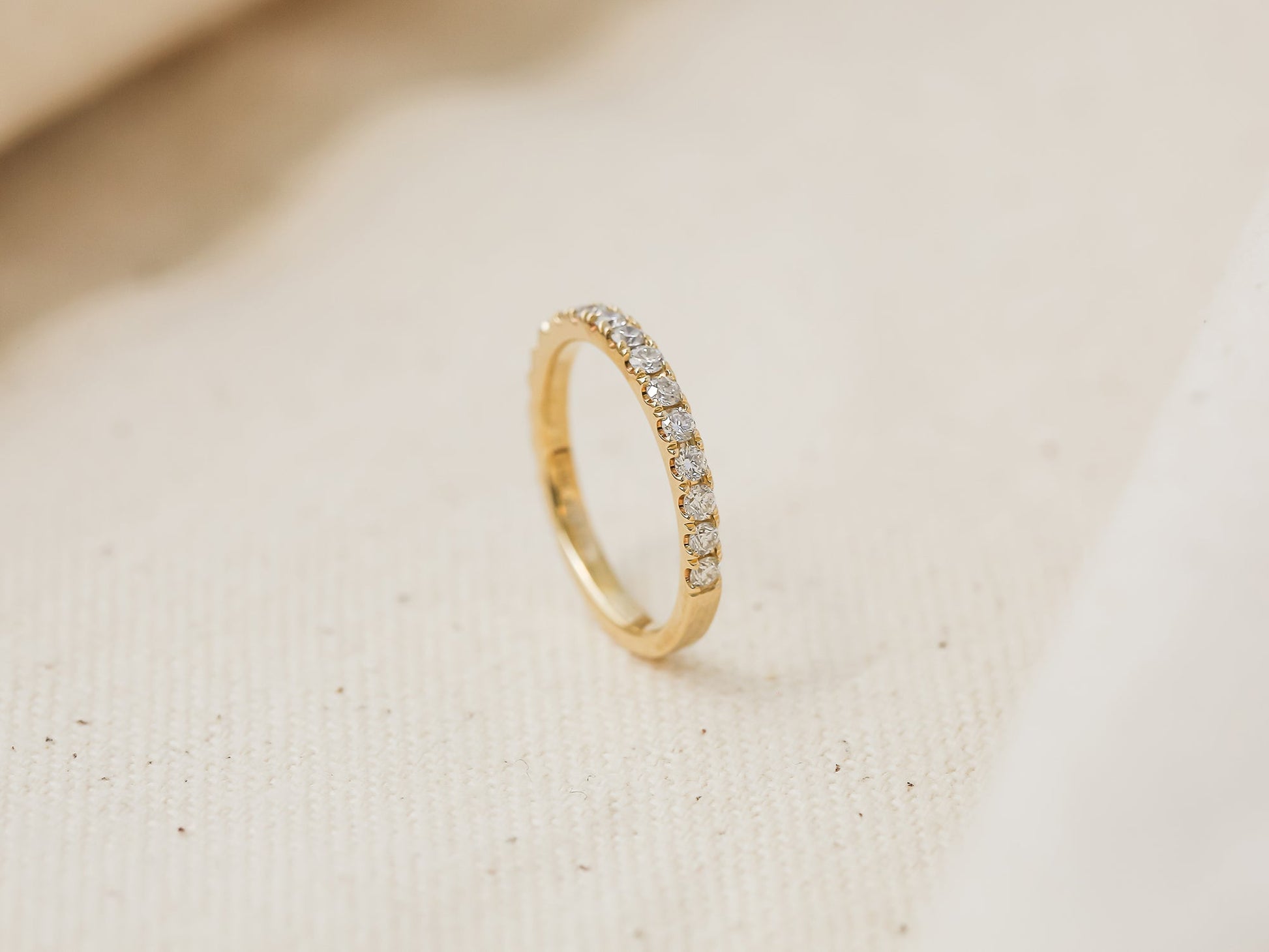 Kobelli Lab Diamond Split-Prong Flame Band