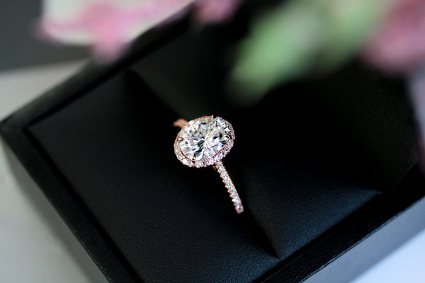 8 Questions to Ask When Buying an Engagement Ring