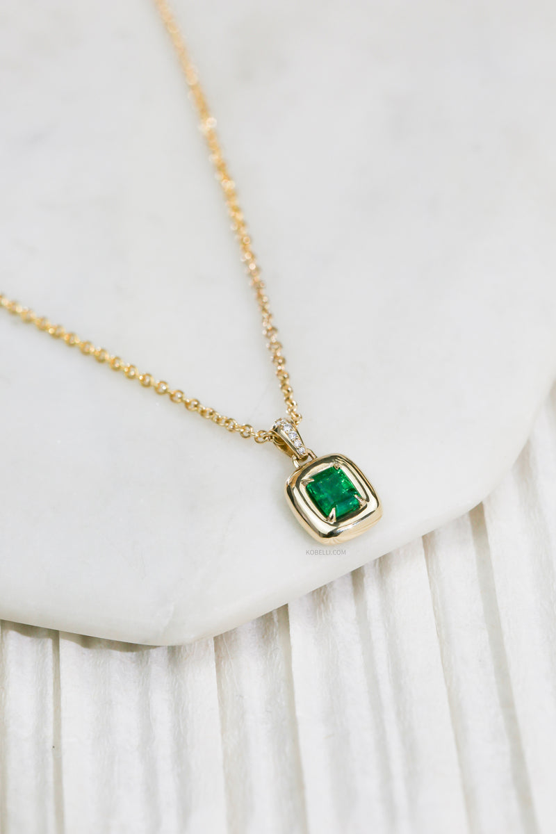 Emerald Marshmallow Bezel Necklace