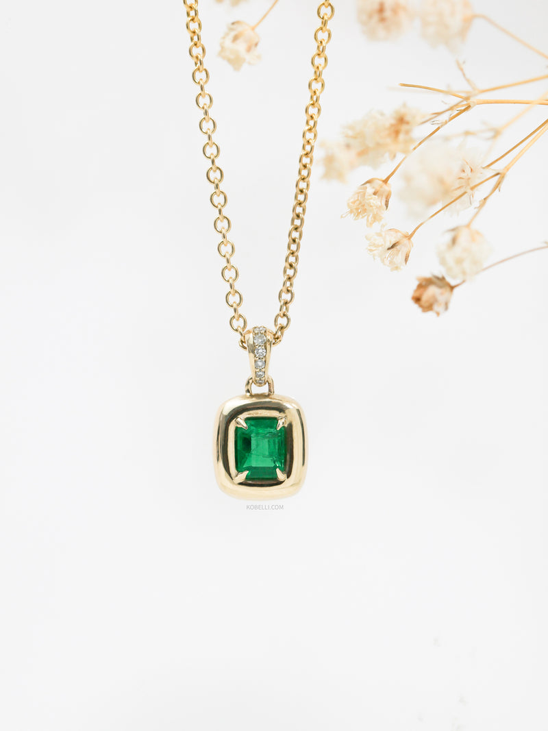 Emerald Marshmallow Bezel Necklace