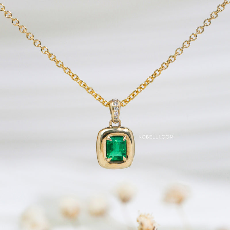 Emerald Marshmallow Bezel Necklace