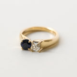 Kobelli-Ring aus massivem Gold mit Saphir und Diamant