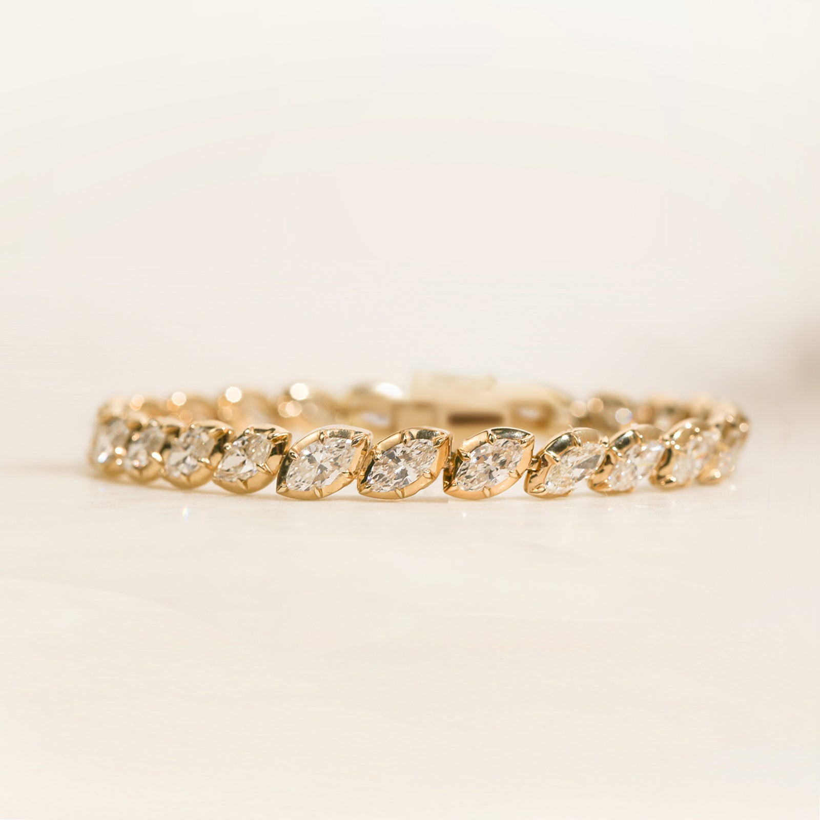 8+ Carat Diamond Collet Tennis Hira Bracelet