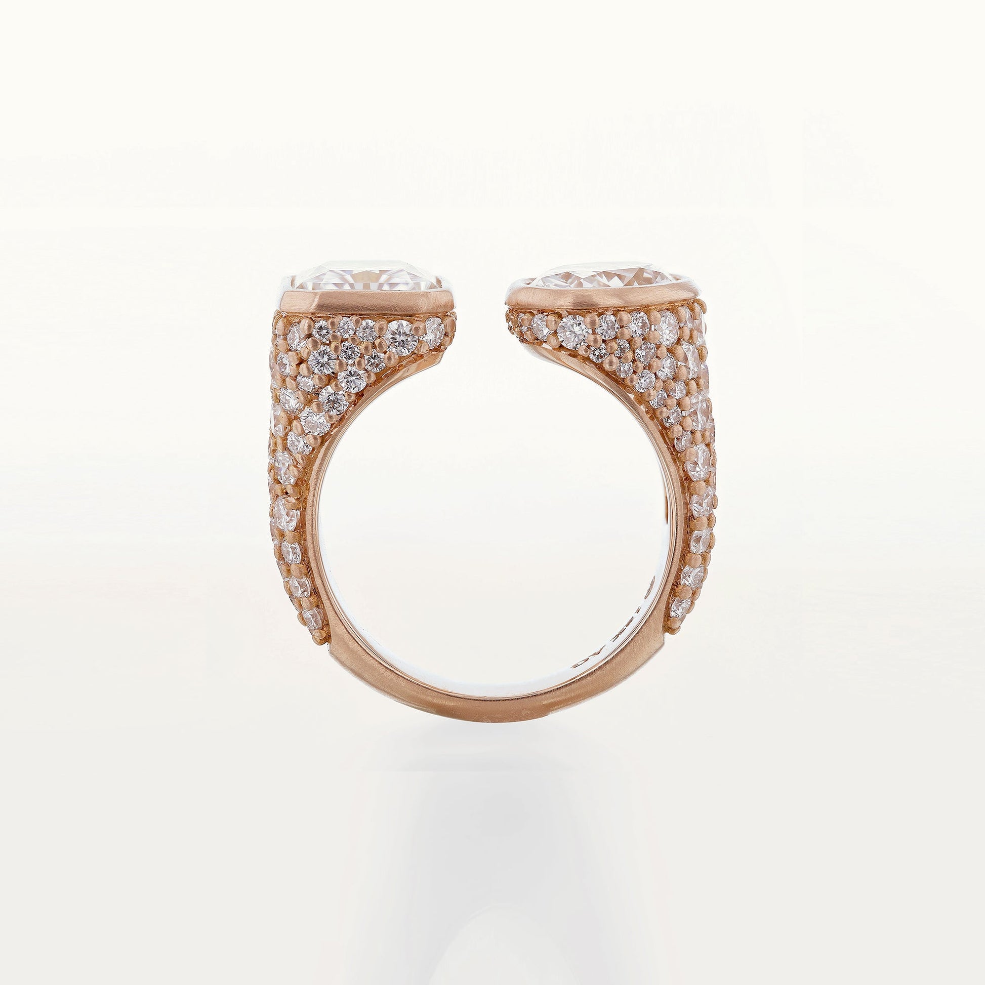 Kobelli Custom Toit et Moi Diamond Ring