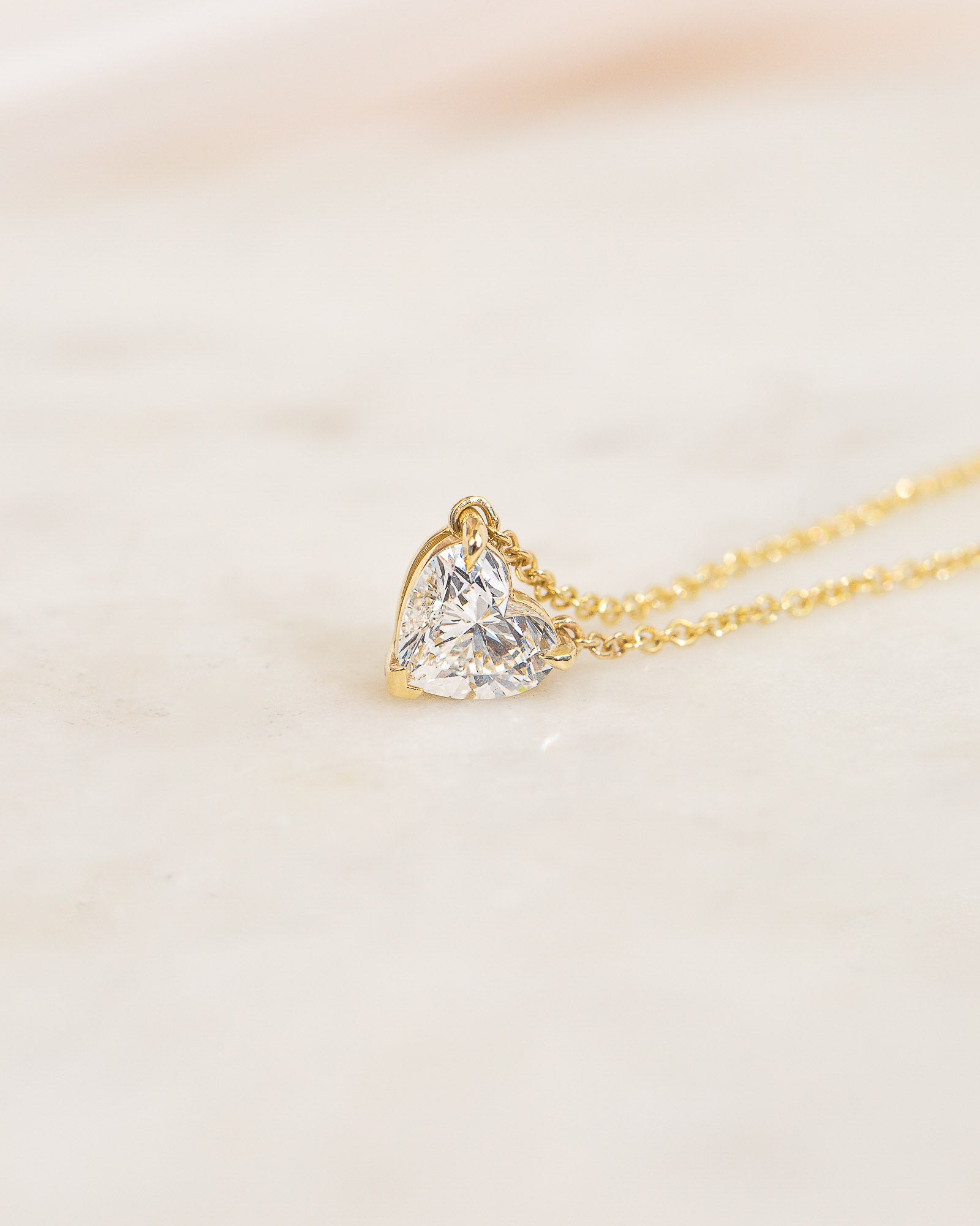 The diamond is held on the left and right to help deter unwanted spinning