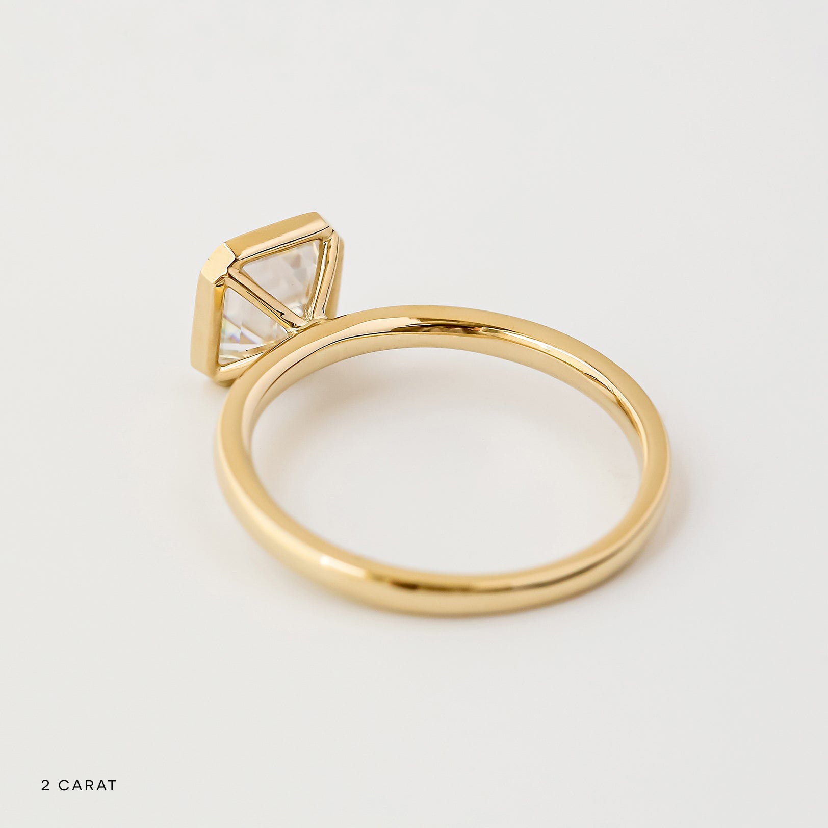 floating setting in yellow gold - 2 carat center
