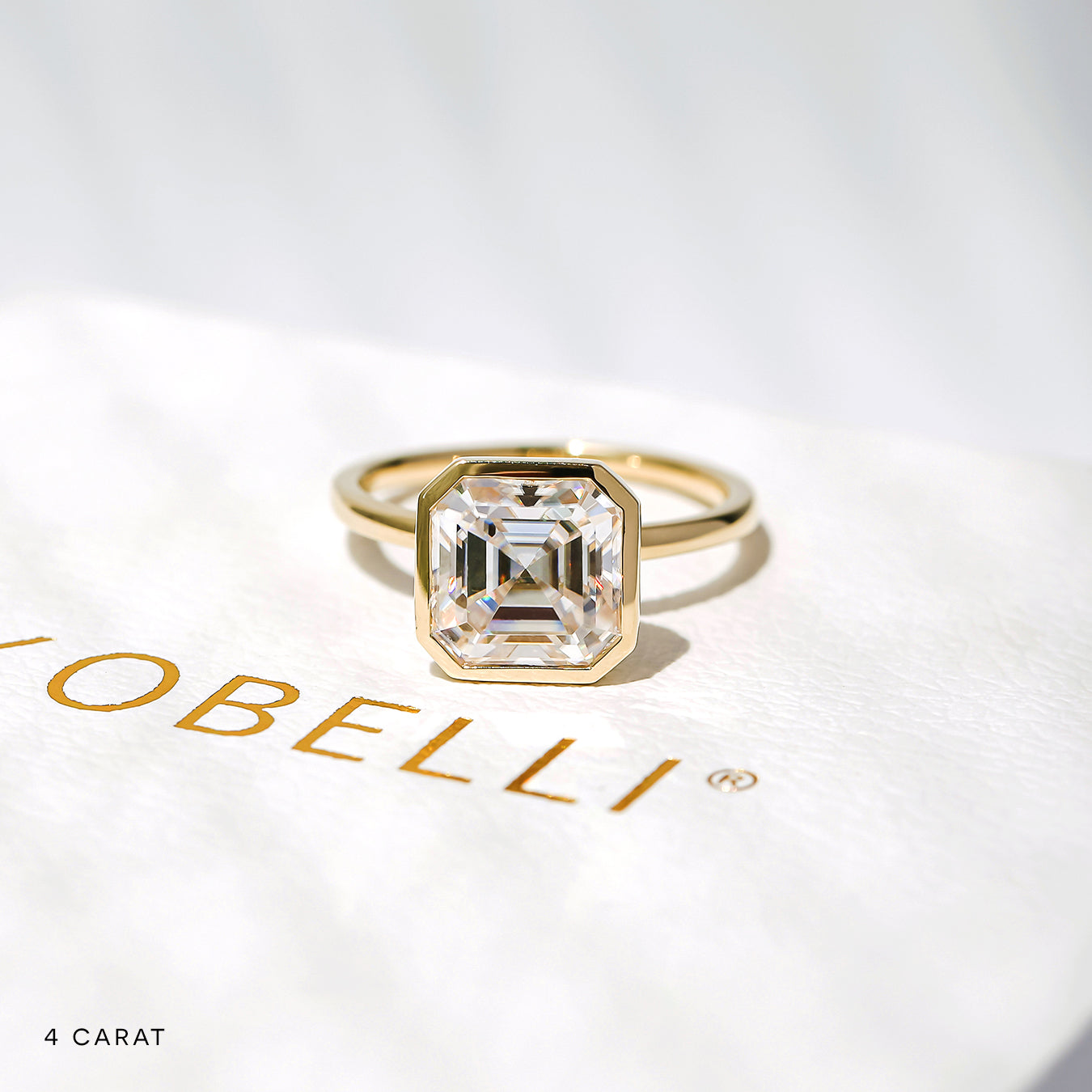 Asscher diamond bezel-set in yellow gold - 4 carat center