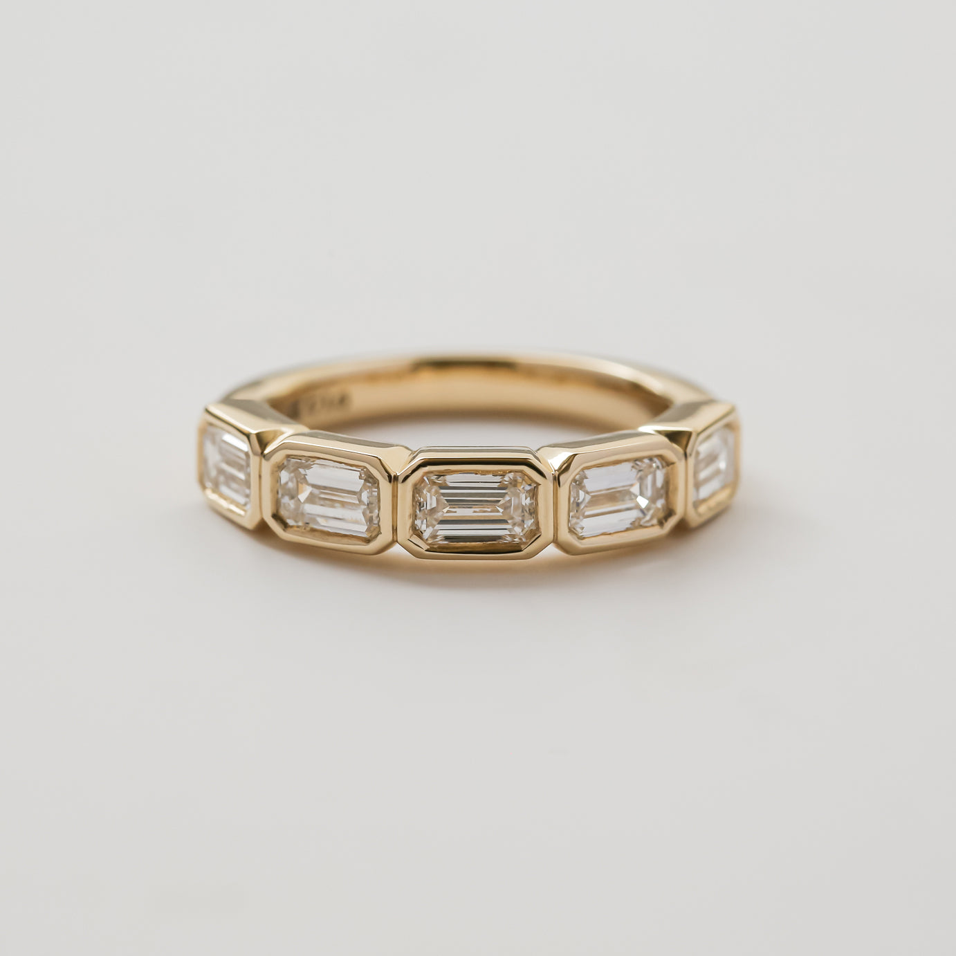 Kobelli Lab Grown Emerald Diamond Bezel 5-Stone Band - Lifestyle Image