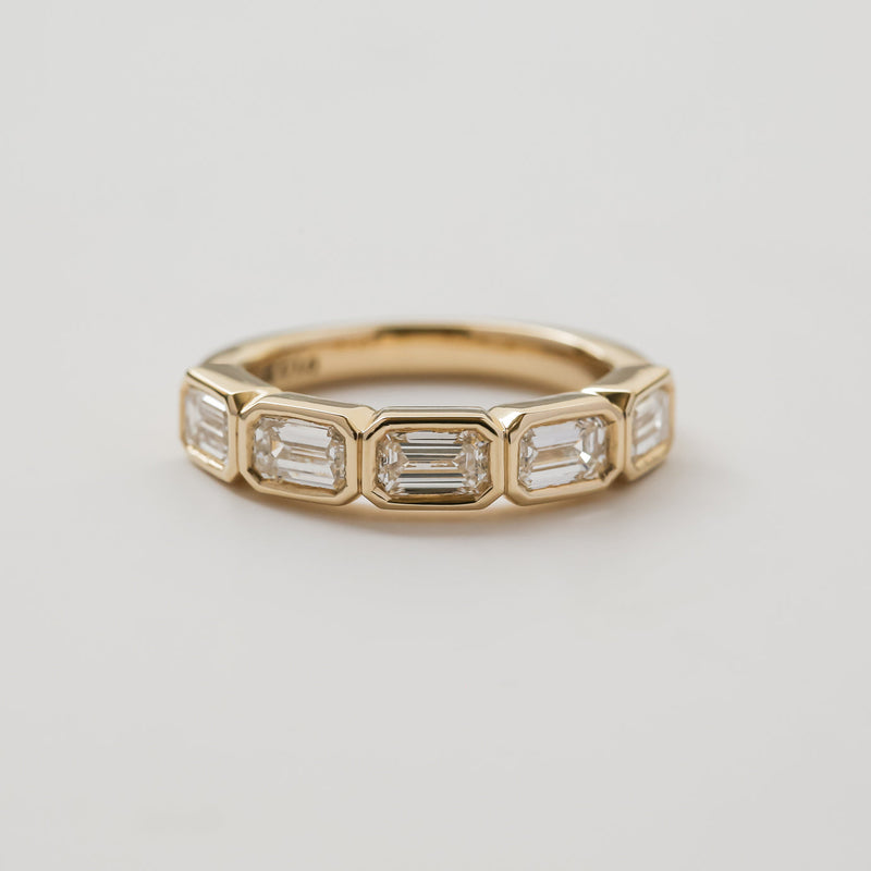 Kobelli Lab Grown Emerald Diamond Bezel 5-Stone Band - Lifestyle Image