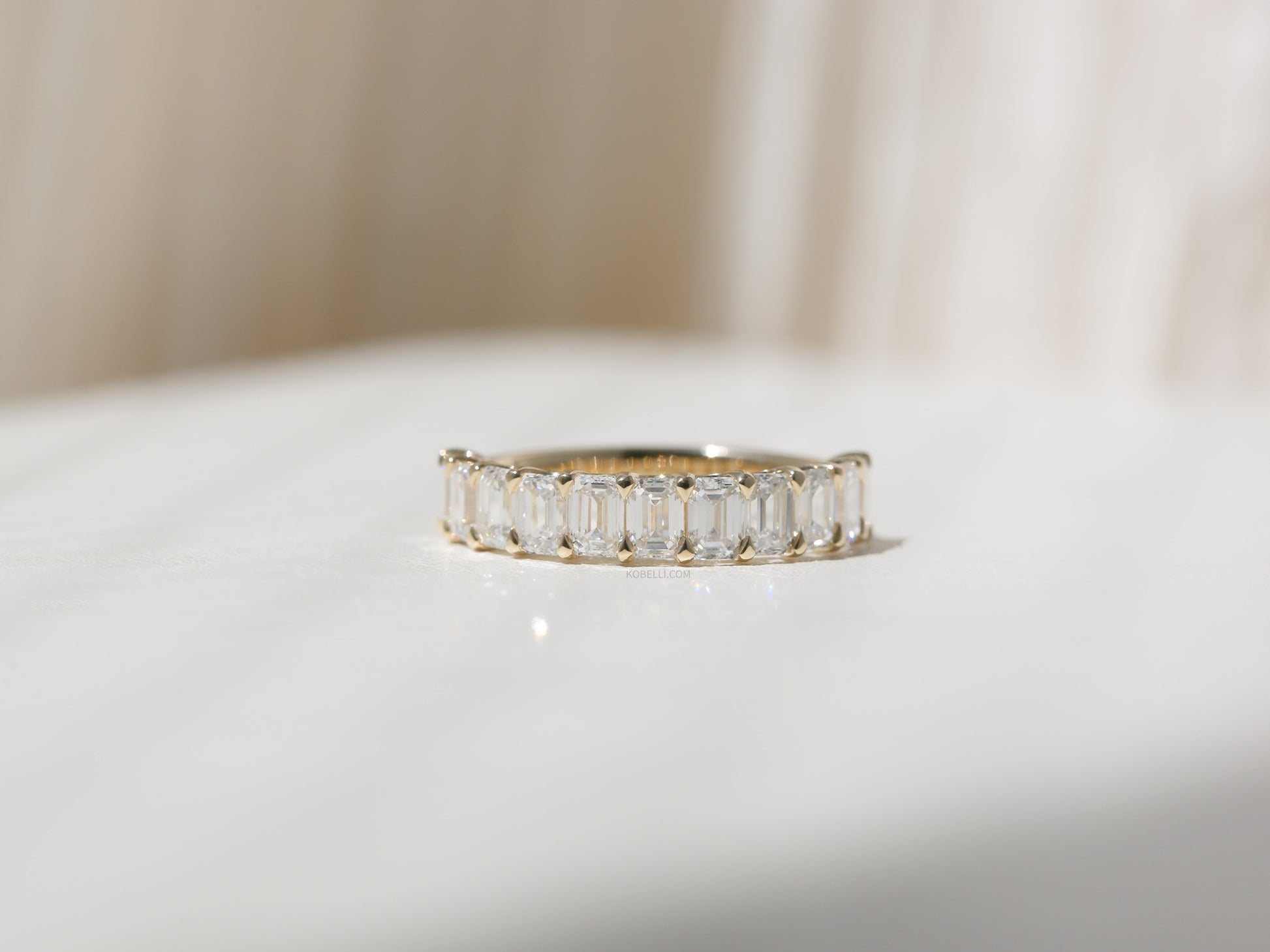Kobelli Emerald Diamond Band