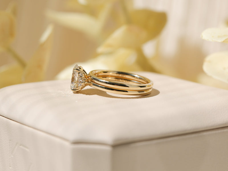 Kobelli Oval Diamond Side Cluster Ethical & Sustainable Wedding Rings