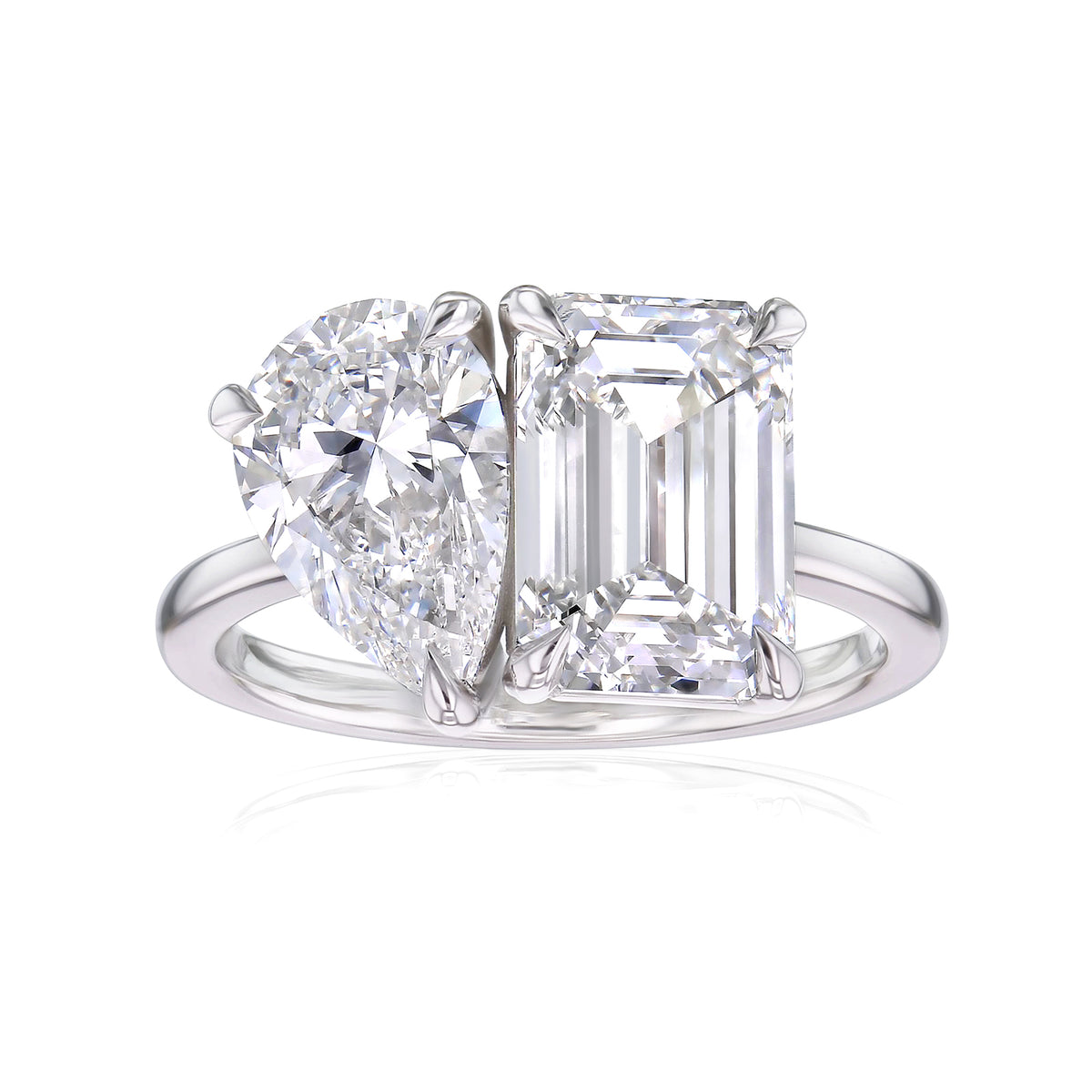 toi et moi ring with two large diamonds, one rectangular shape emerald step-cut, and one pear shape brilliant-cut in white gold
