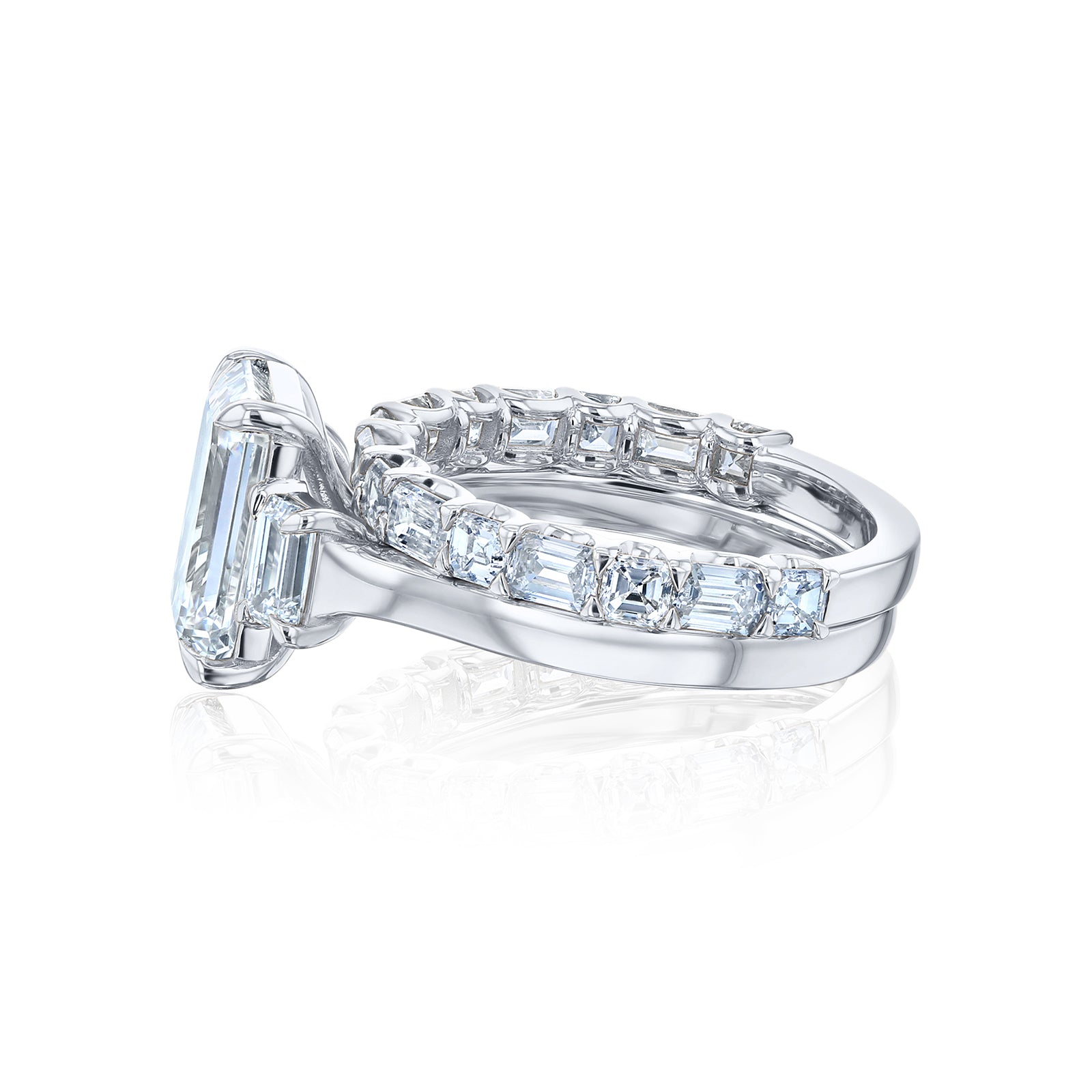 Side angle in white gold