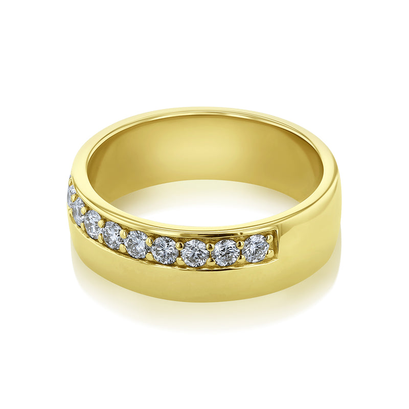 Nico Ring side angle in yellow gold
