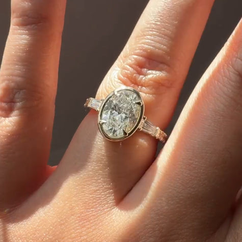 Kobelli Sona Ring on a hand