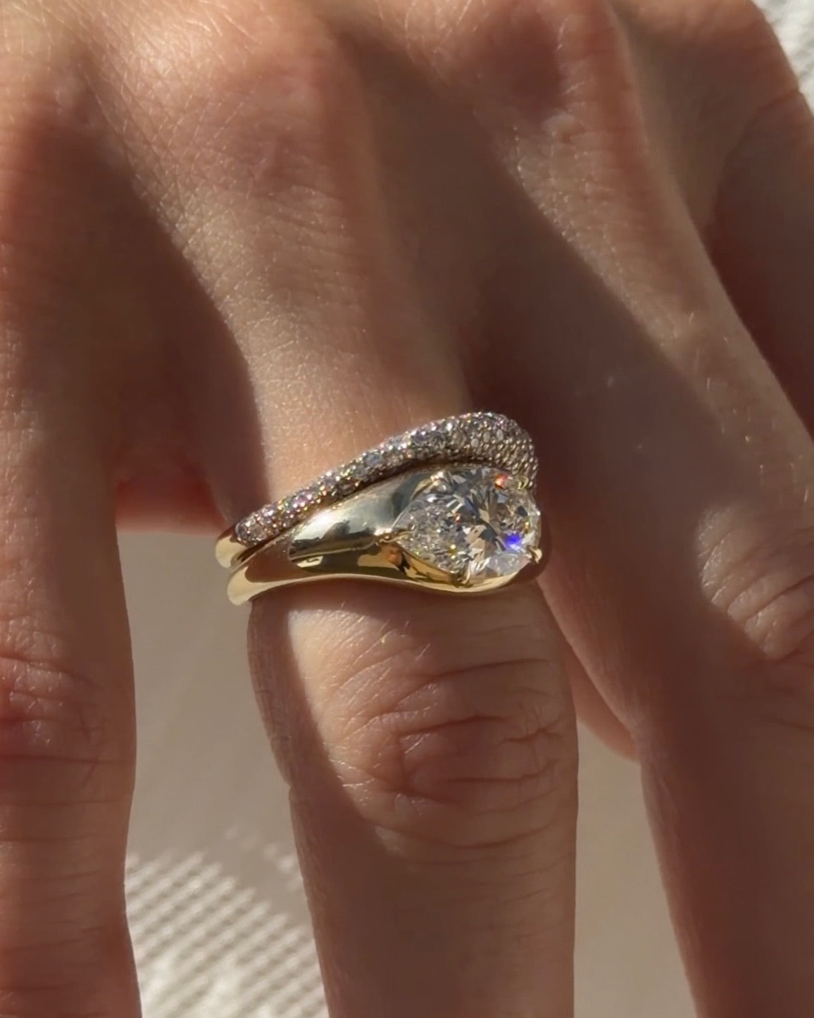 Kobelli Concordia Bridal Set worn on a hand