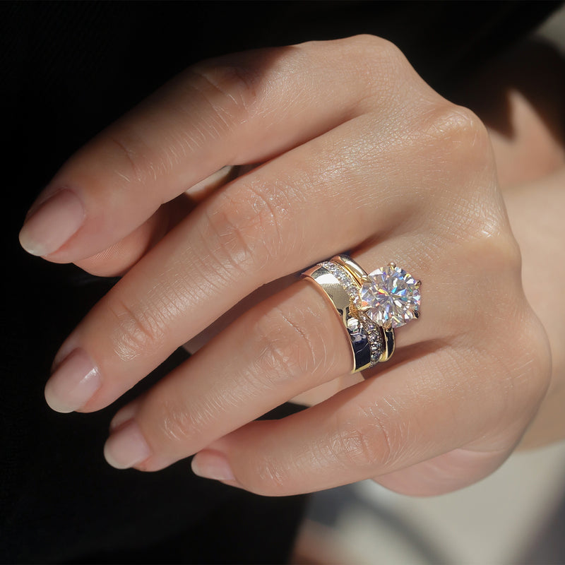 Kobelli's Dorado Bridal Set on a hand