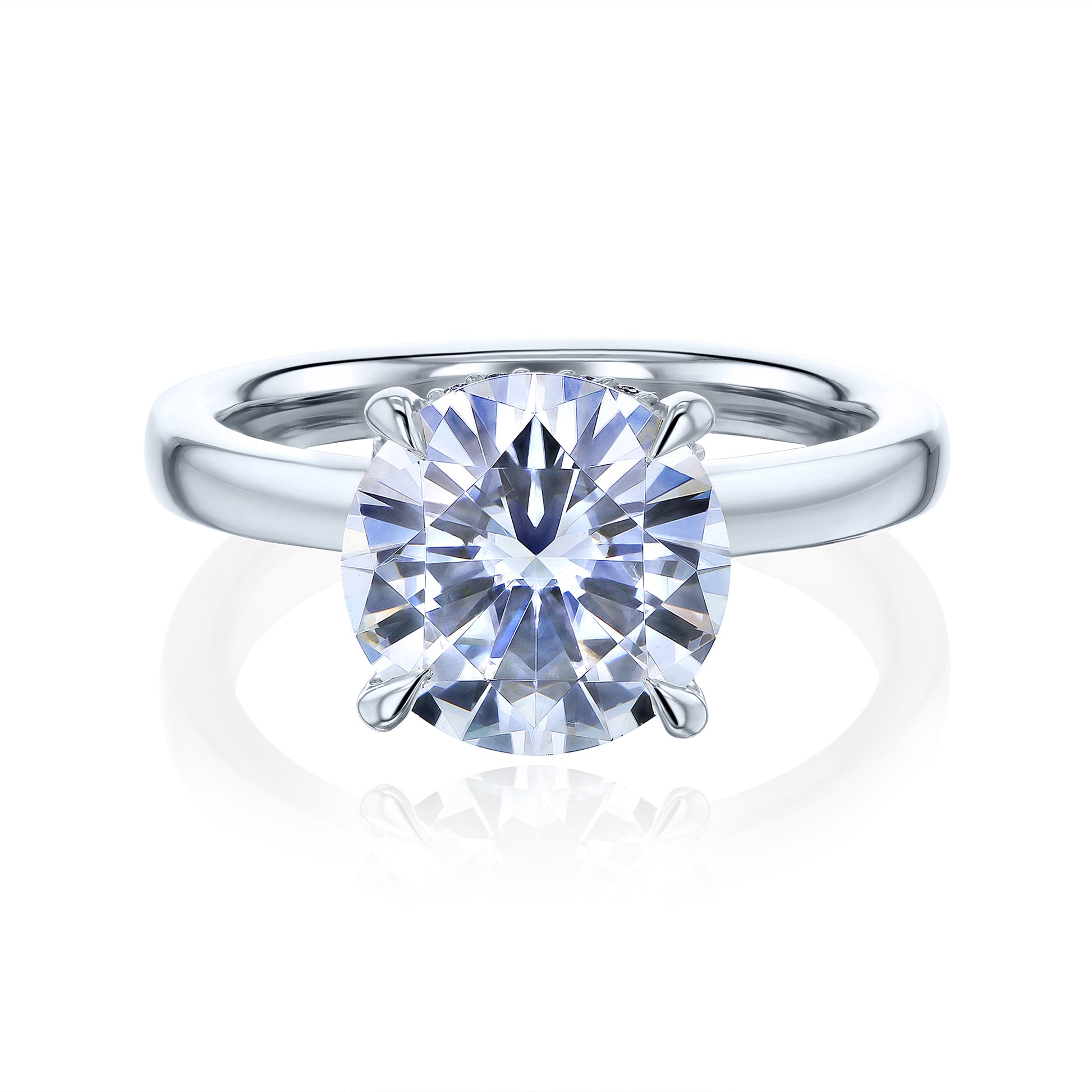 A closer look in white gold