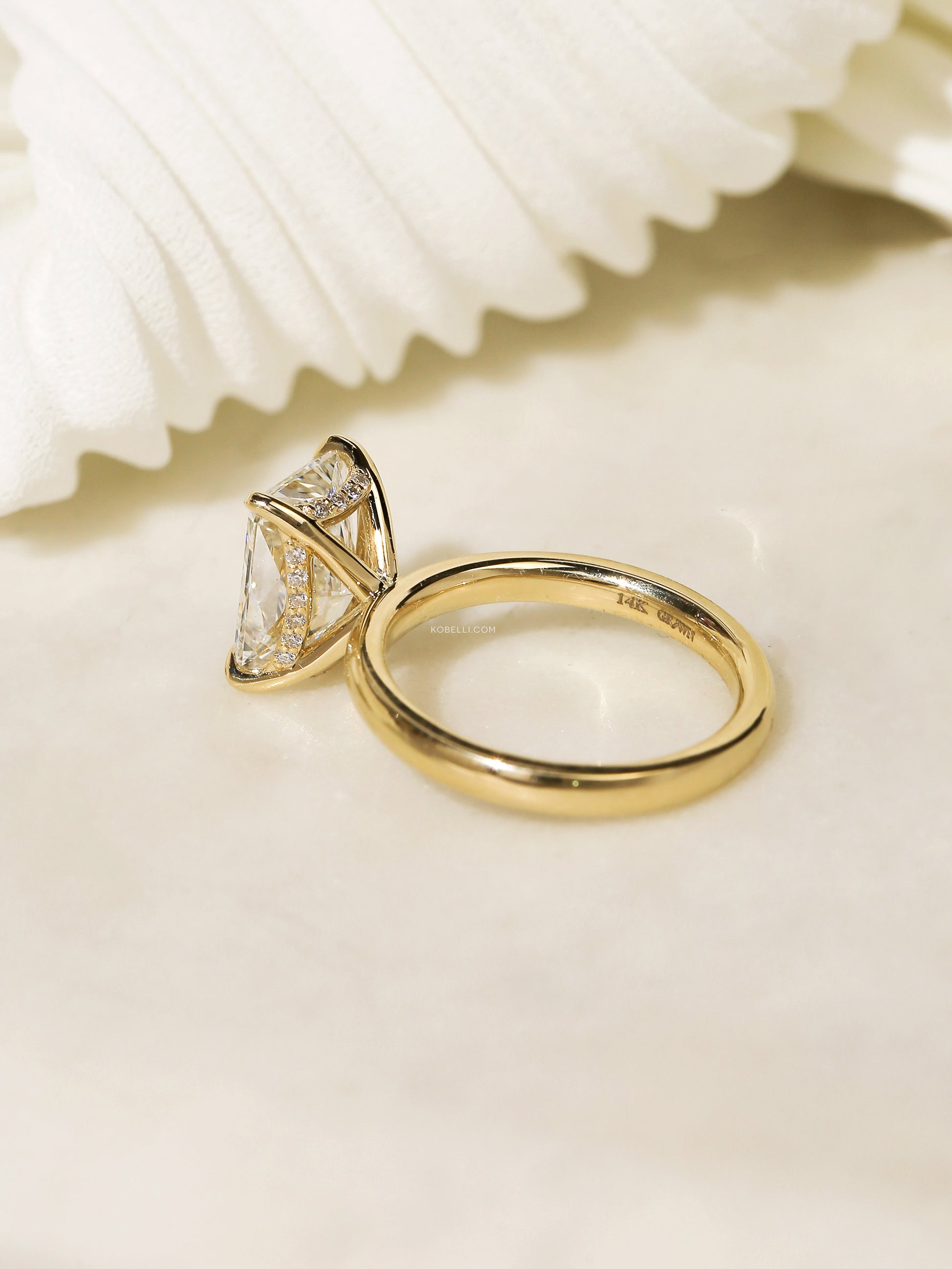 Solid plain gold band