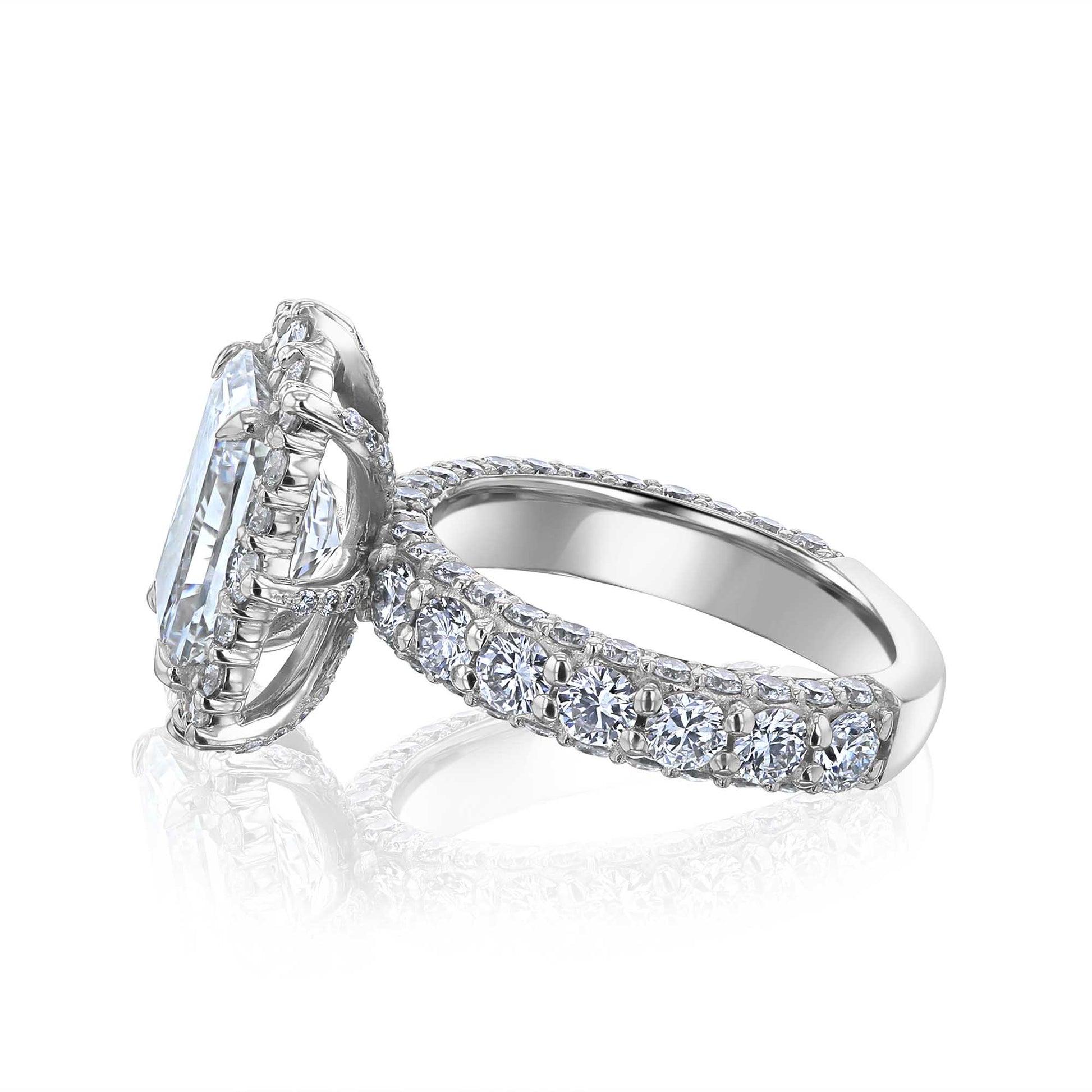 Diamonds line 3 sides of the band
