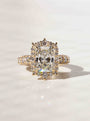 The design incorporates the usage of prongs accentuating each extended point of the halo, creating a star-like feature.