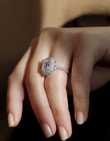 Grande esmeralda duplo halo moissanite e anel de diamante
