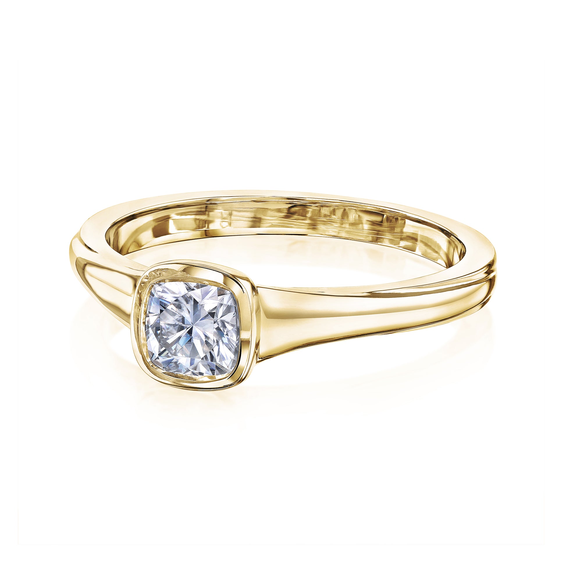 Cushion-cut moissanite center