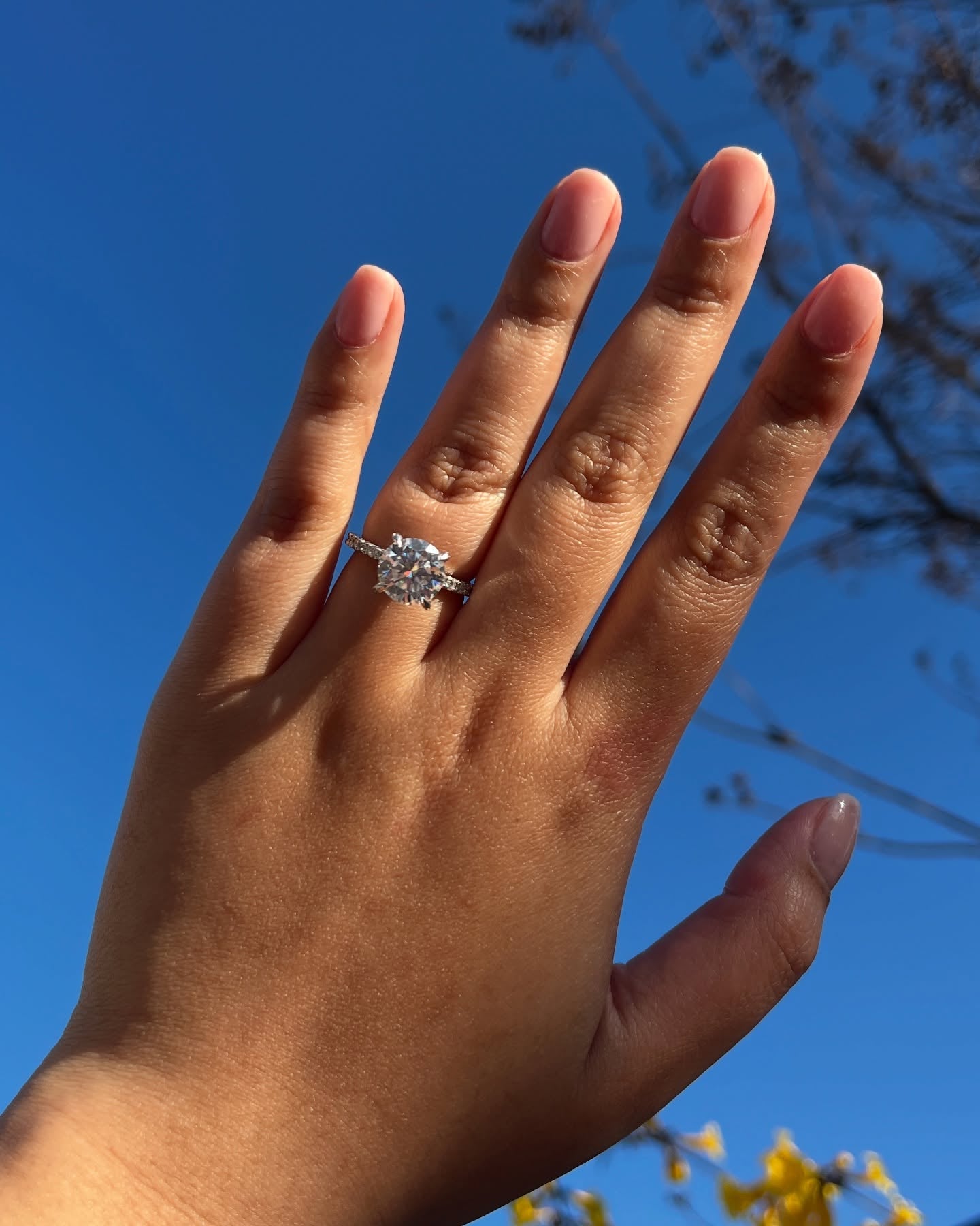 MZH62922R-3ELG Rogue Ring on a hand outdoors looking to the sky