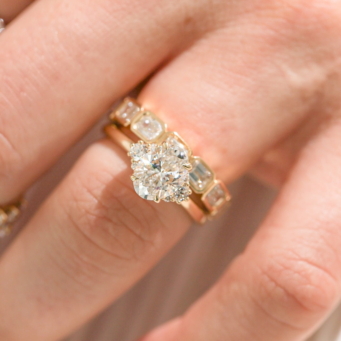 2 Carat Lab Grown Diamond Plain Band Oval Dulce Ring