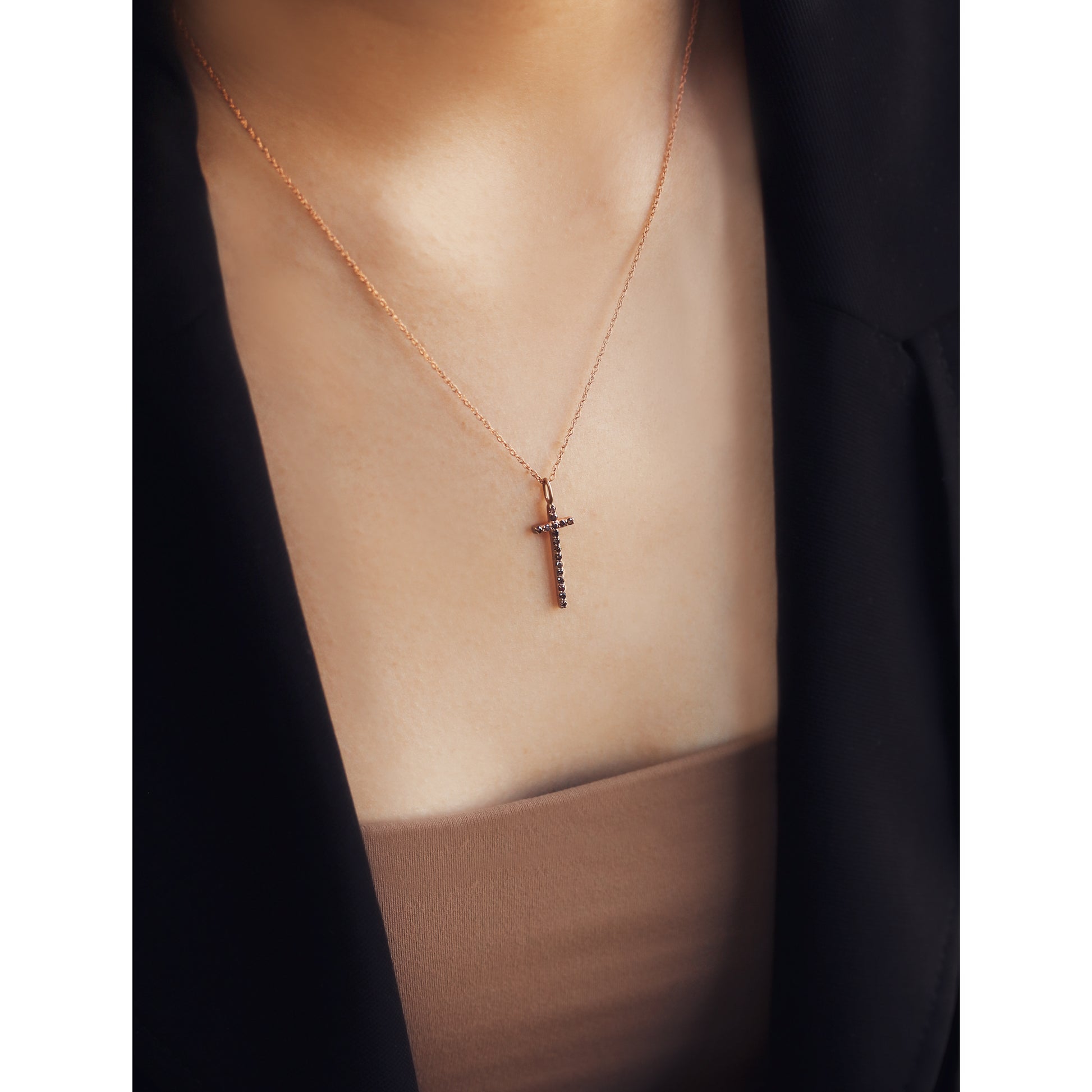 Minimal Colored Diamond Cross