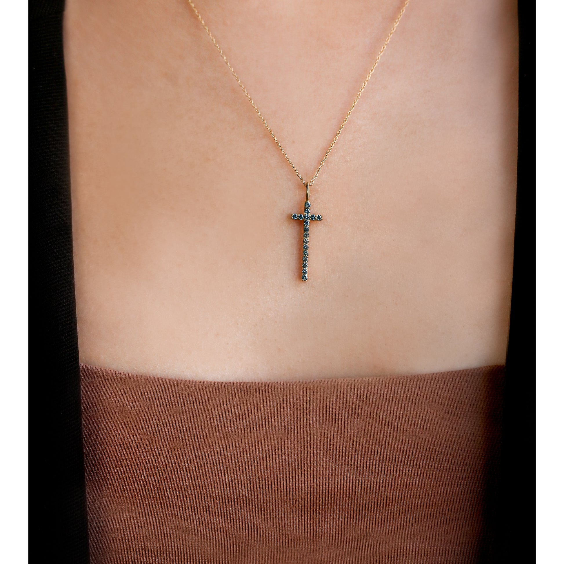 Minimal Colored Diamond Cross