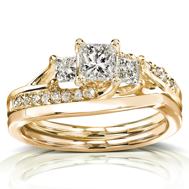 Assymertrical 3-Stone Princess Diamond Bridal Set in Yellow Gold