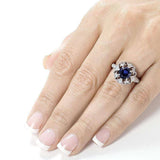 Anel de noivado Kobelli antigo redondo azul safira e diamante estilo vintage 1 1/2 quilate (ctw) em ouro branco 14k