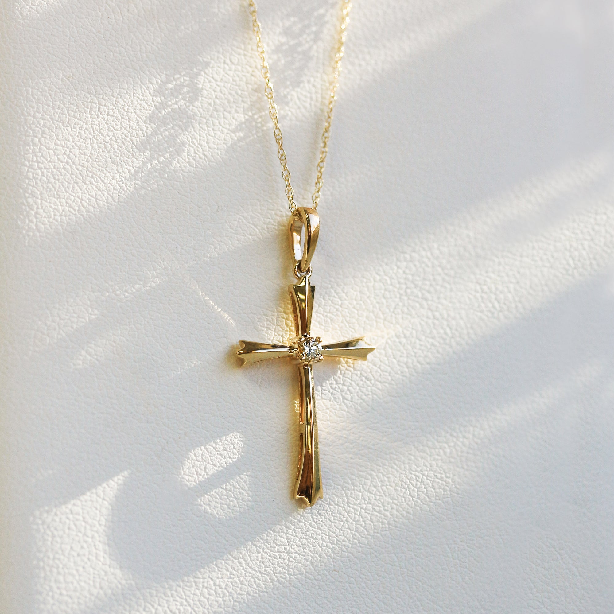 Kobelli Solitaire Diamond Cross Pendant Flared Arms in 10k Gold