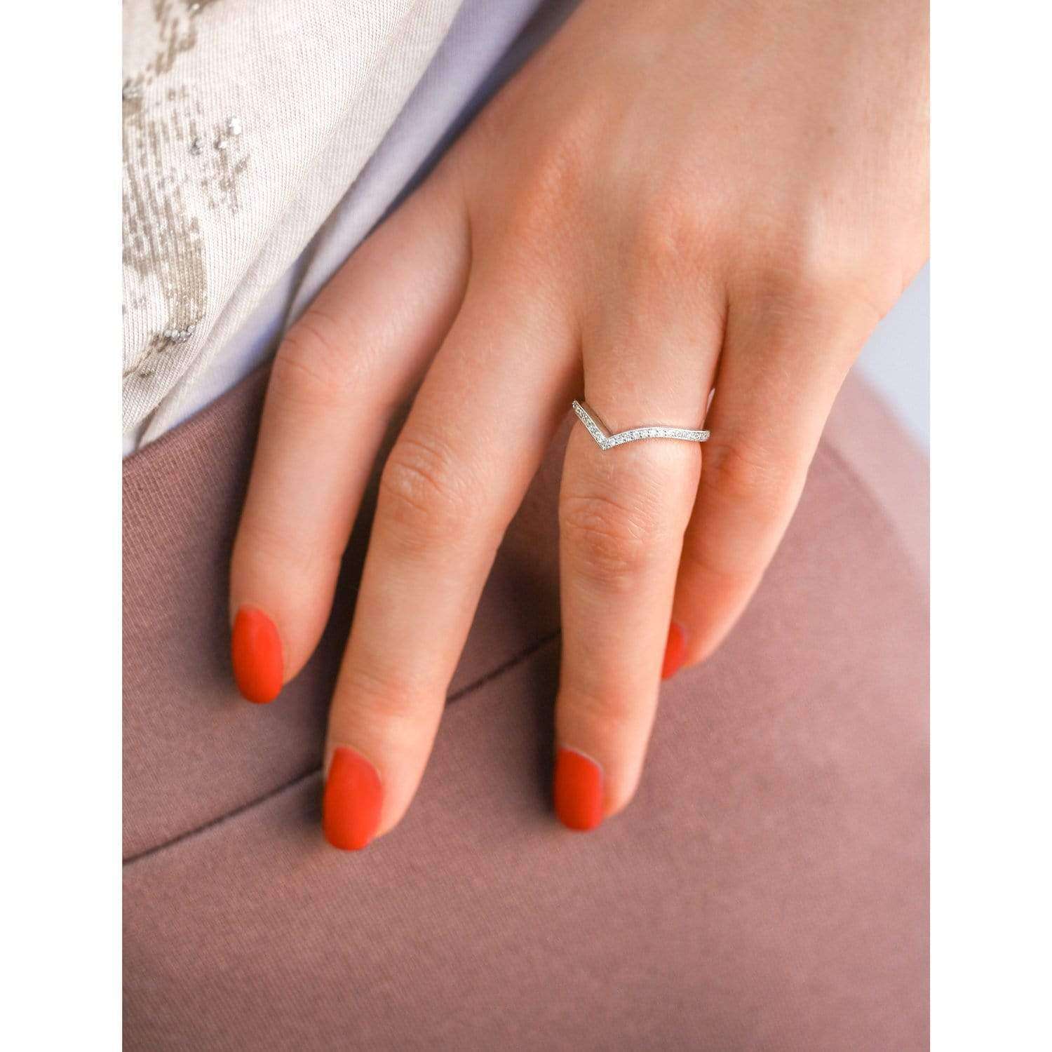 Kobelli V-Shaped Diamond Band