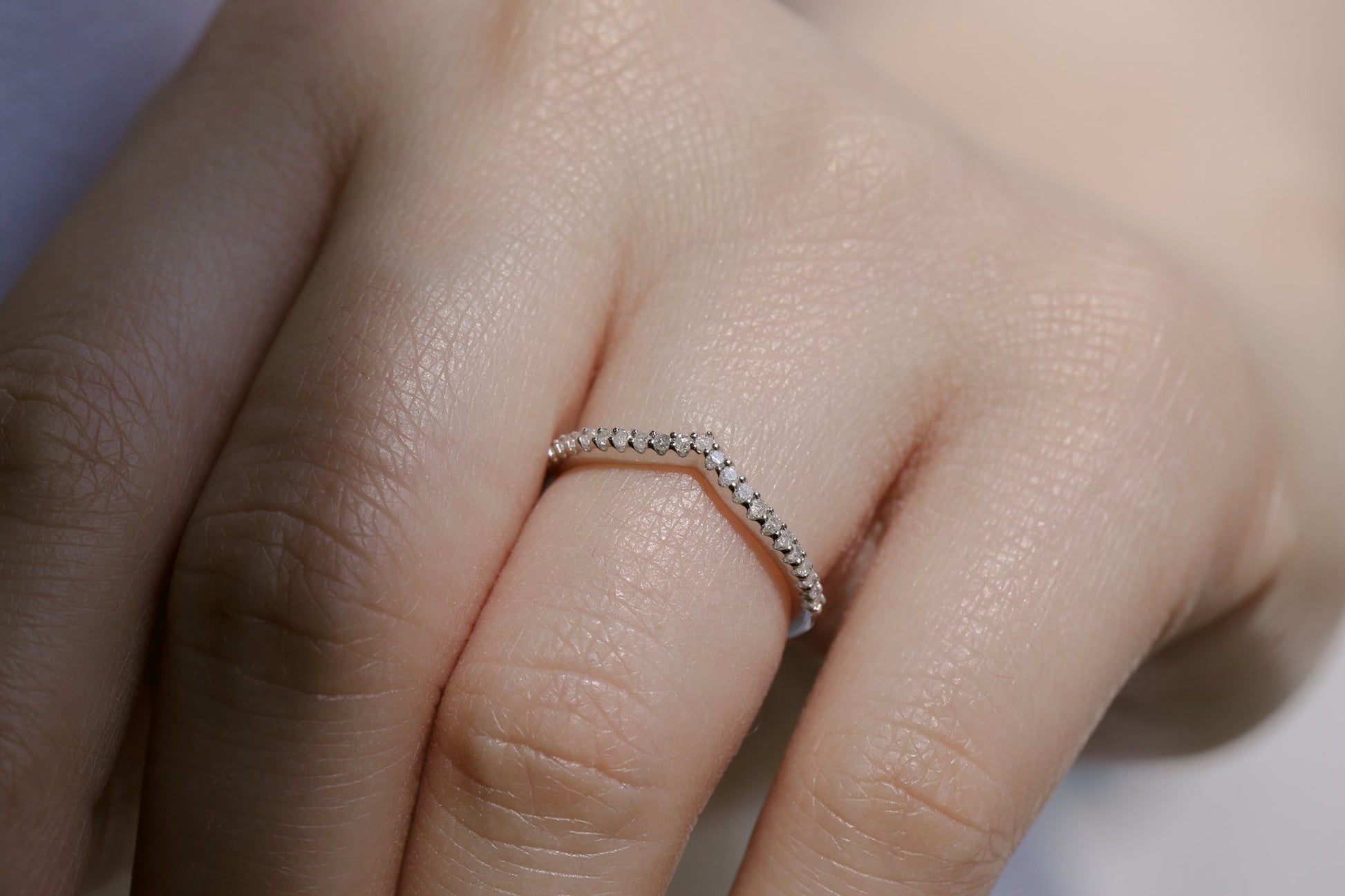 Kobelli The Slim Chevron Diamond Band