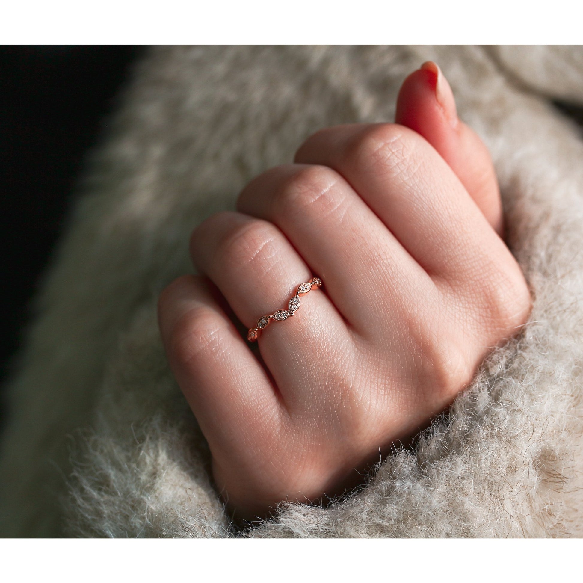 Kobelli Curved Diamond Band
