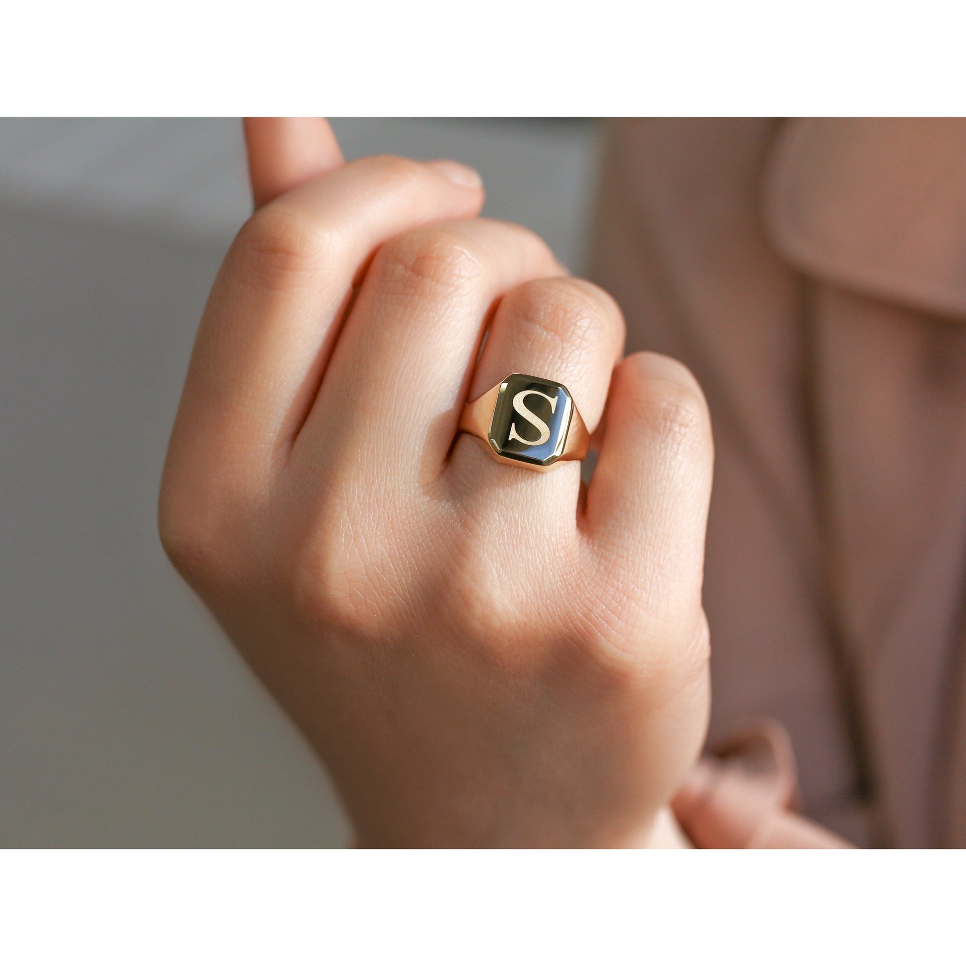 Kobelli Signet Ring