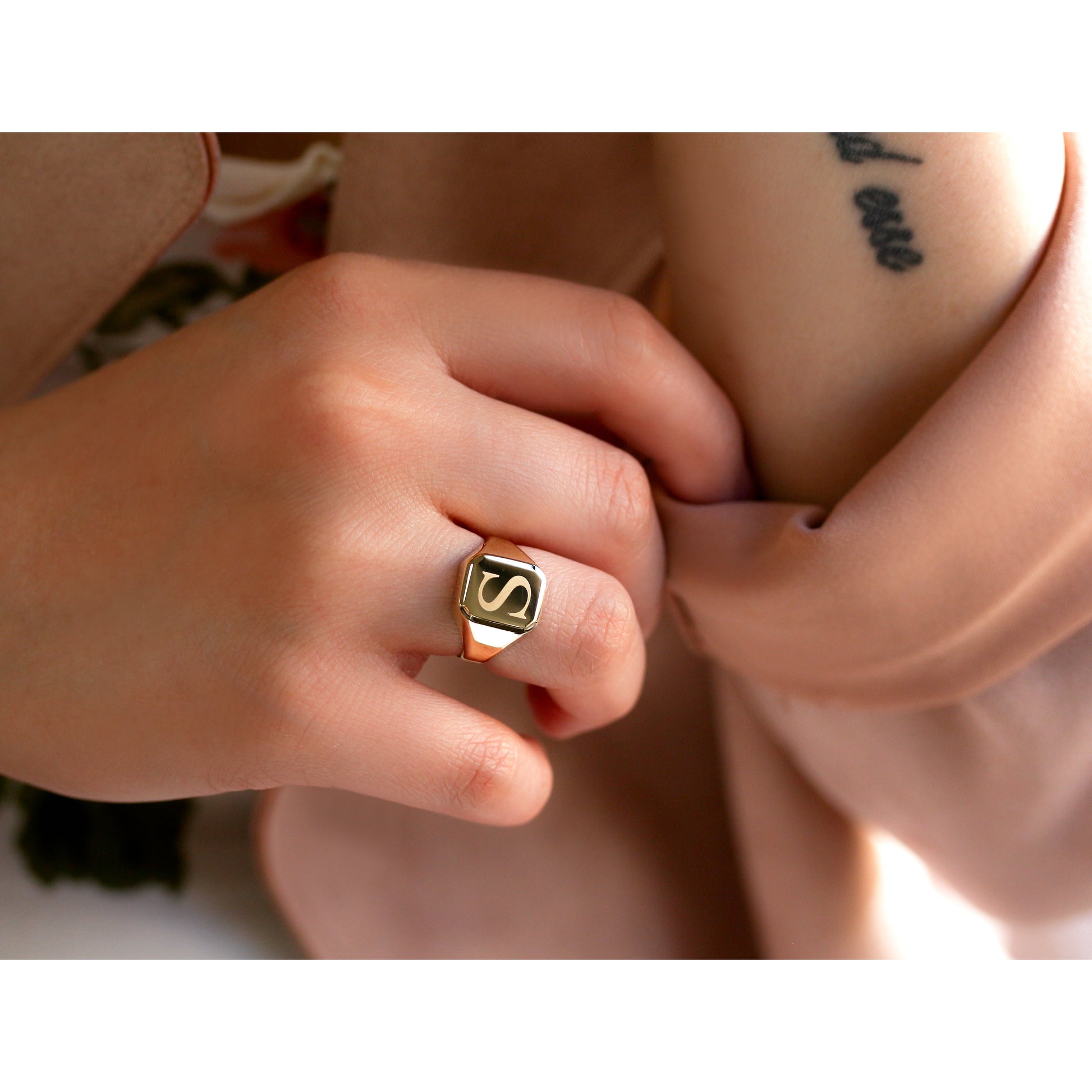 Kobelli Signet Ring