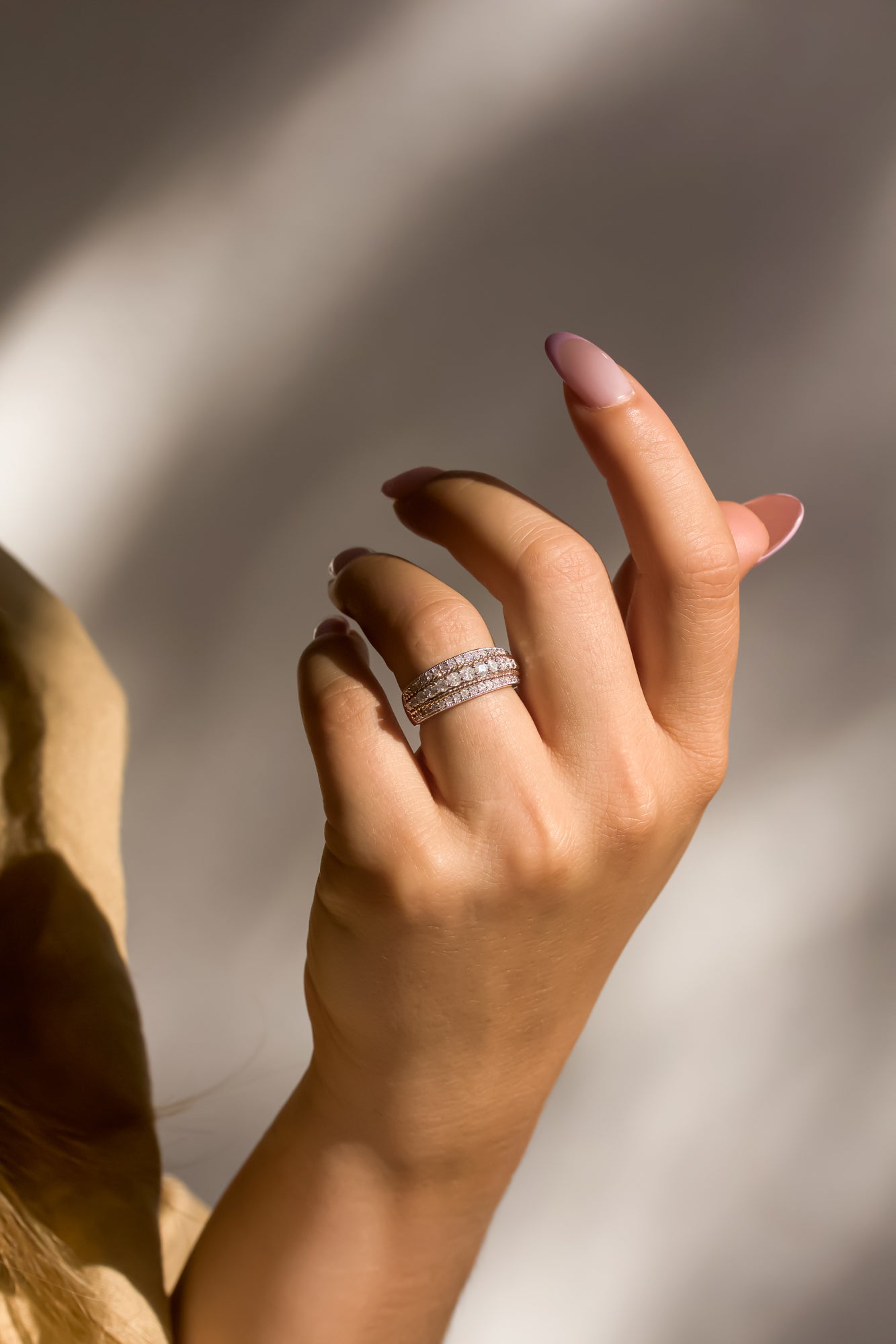 Kobelli Golden Lined Wide Diamond Ring