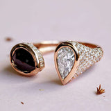 Diamante de pêra preto e branco certificado Kobelli Two Collection, moldura e anel envolvente aberto 3 7/8 CTW ouro rosa 18k - tamanho 7 71384X/7R