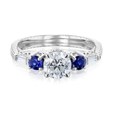 Anel de noivado gravado estilo vintage com diamante Kobelli e safira azul 