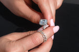 Kobelli smaragdblauer Diamant-Kugelzinken-Statement-Verlobungsring