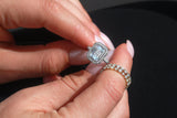 Kobelli smaragdblå diamant ball utstikker statement forlovelsesring
