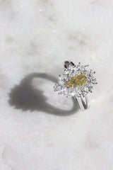 Kobelli Fancy Yellow Natural Diamond (Kanariendiamant), 18-Karat-Verlobungsring im Birnenschliff