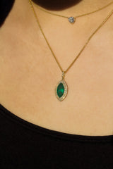 Kobelli marquise grön smaragd & vit diamant dubbel halo 18k guld halsband