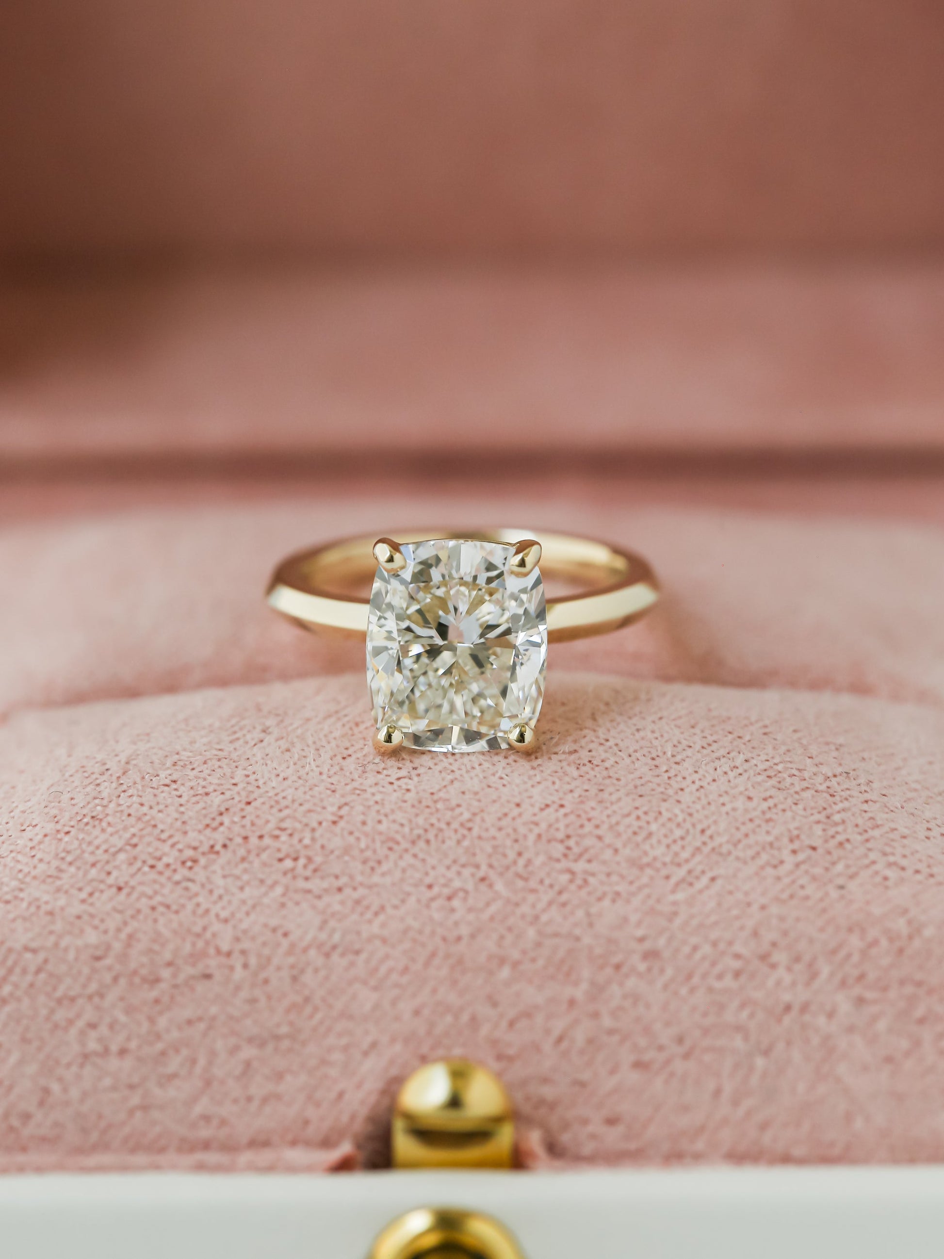 Kobelli Custom Tailored Basic Corner-prongs Diamond Ring