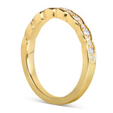 Kobelli tri-diamant bågad pave vågigt guld bröllopsband
